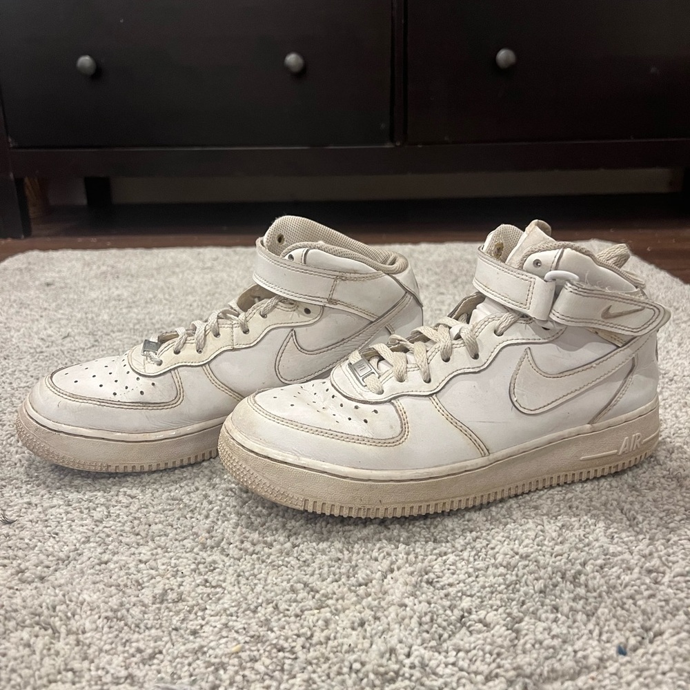 Nike airforce mids in white.